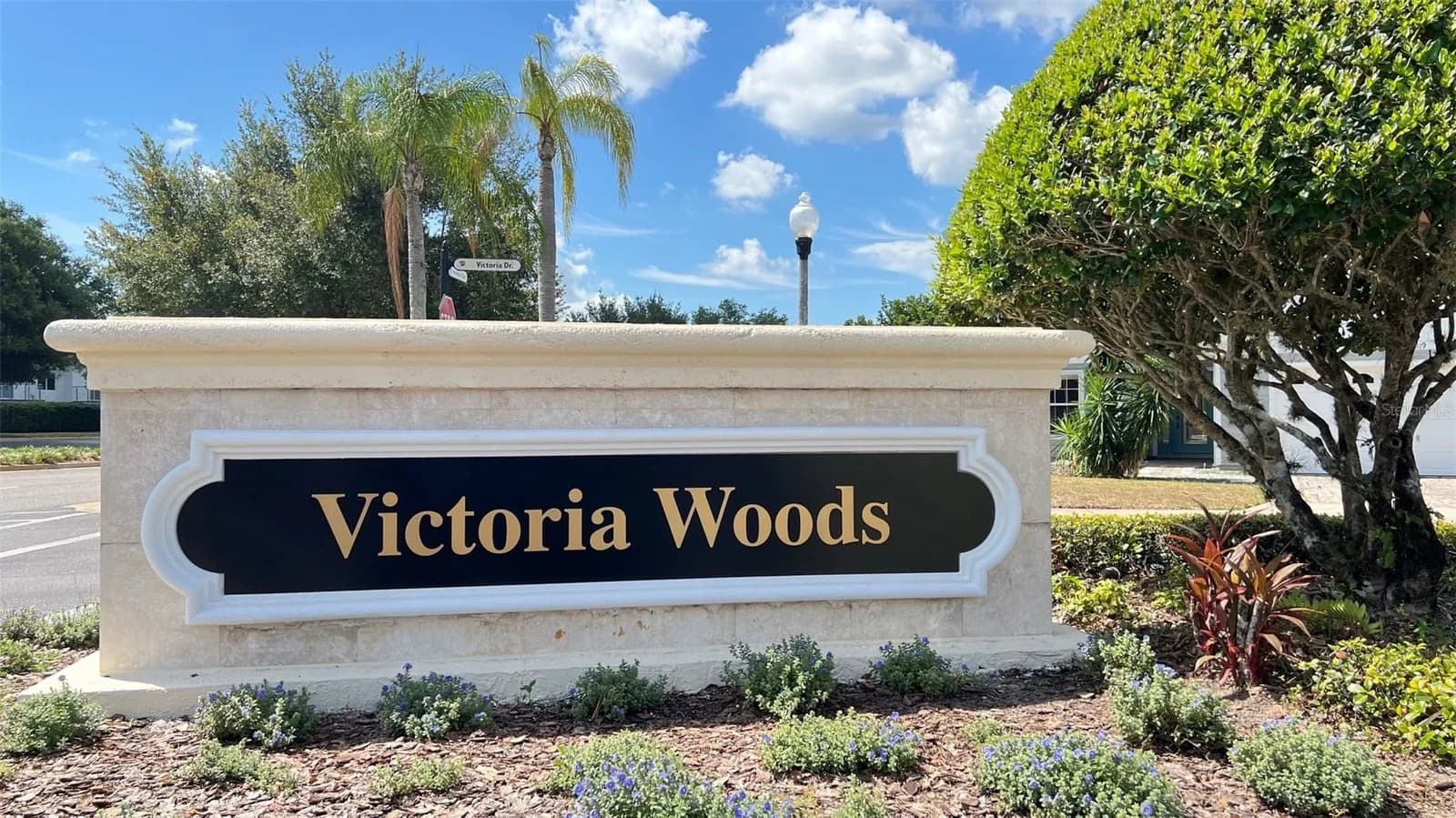 2353 VICTORIA 4