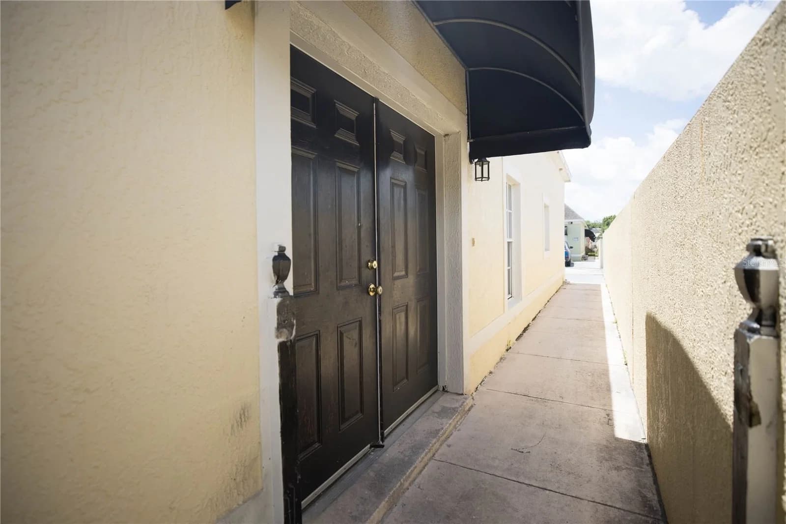 1055 UNIVERSAL REST 2