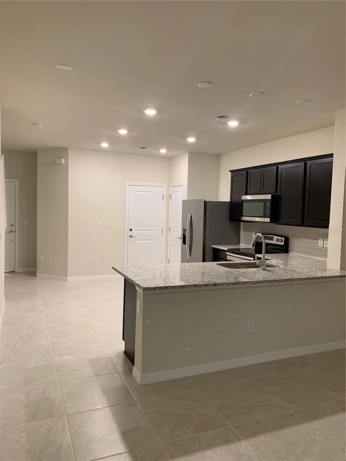 2567 BUENA VIEW 3