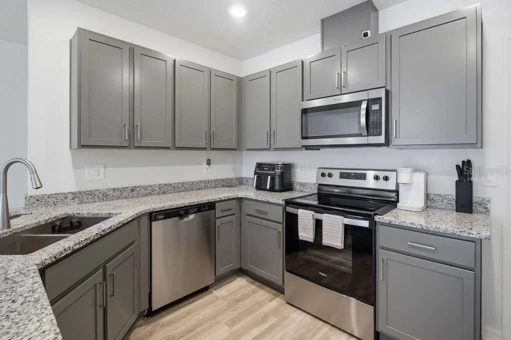 9424 WESTSIDE HILLS 4