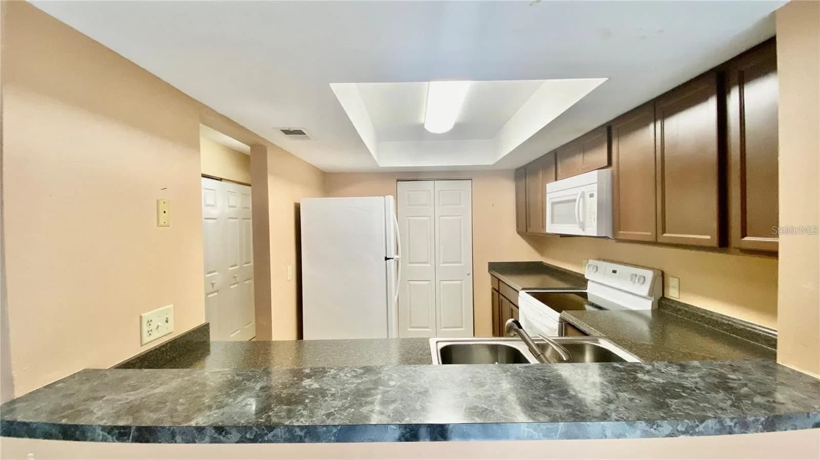 2528 CITRUS CLUB 4