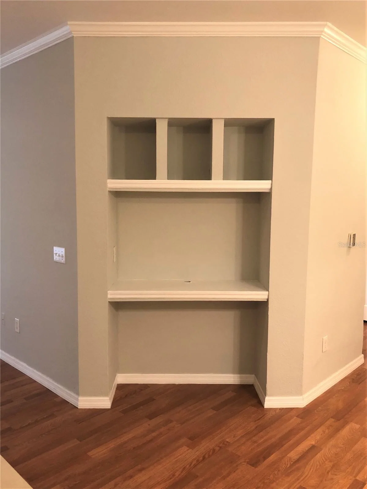 3725 CONROY 5