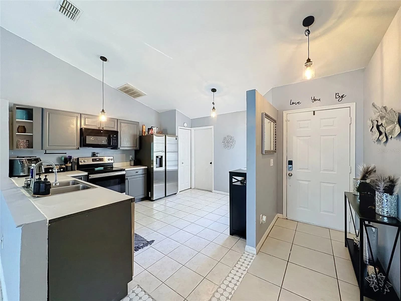240 SUNRISE RD 5