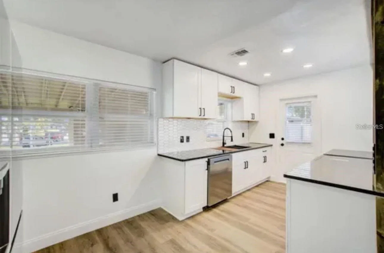 5205 CHENAULT 5