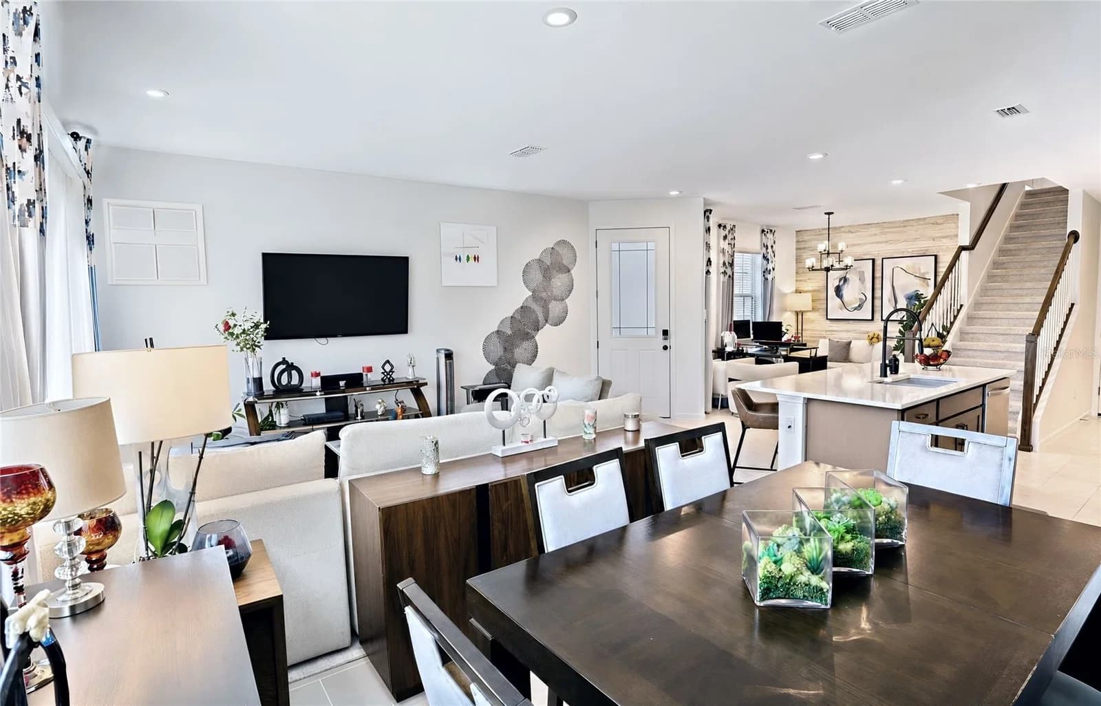 1120 LAKESHORE BREEZE 2