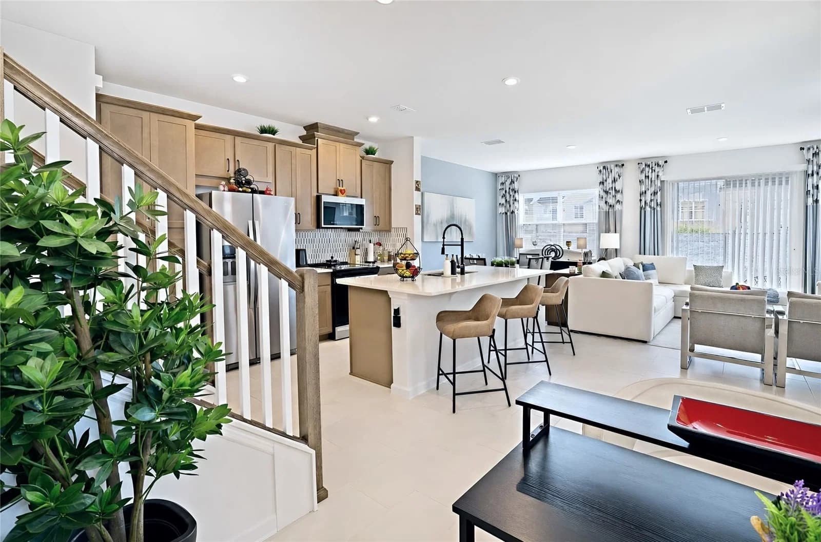 1120 LAKESHORE BREEZE 5