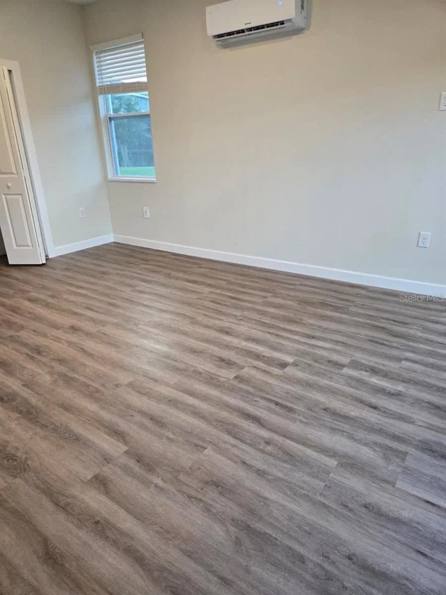 1019 OAK BLUFF 5
