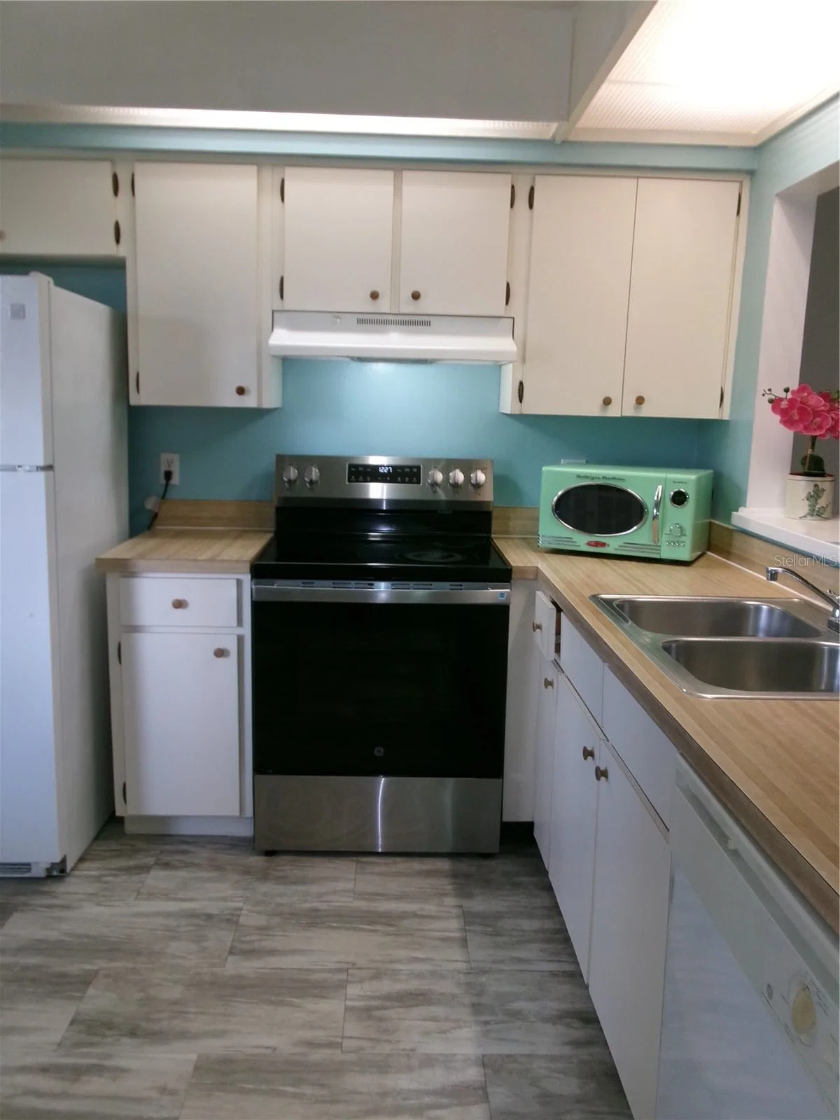 4324 MIDDLEBROOK 4