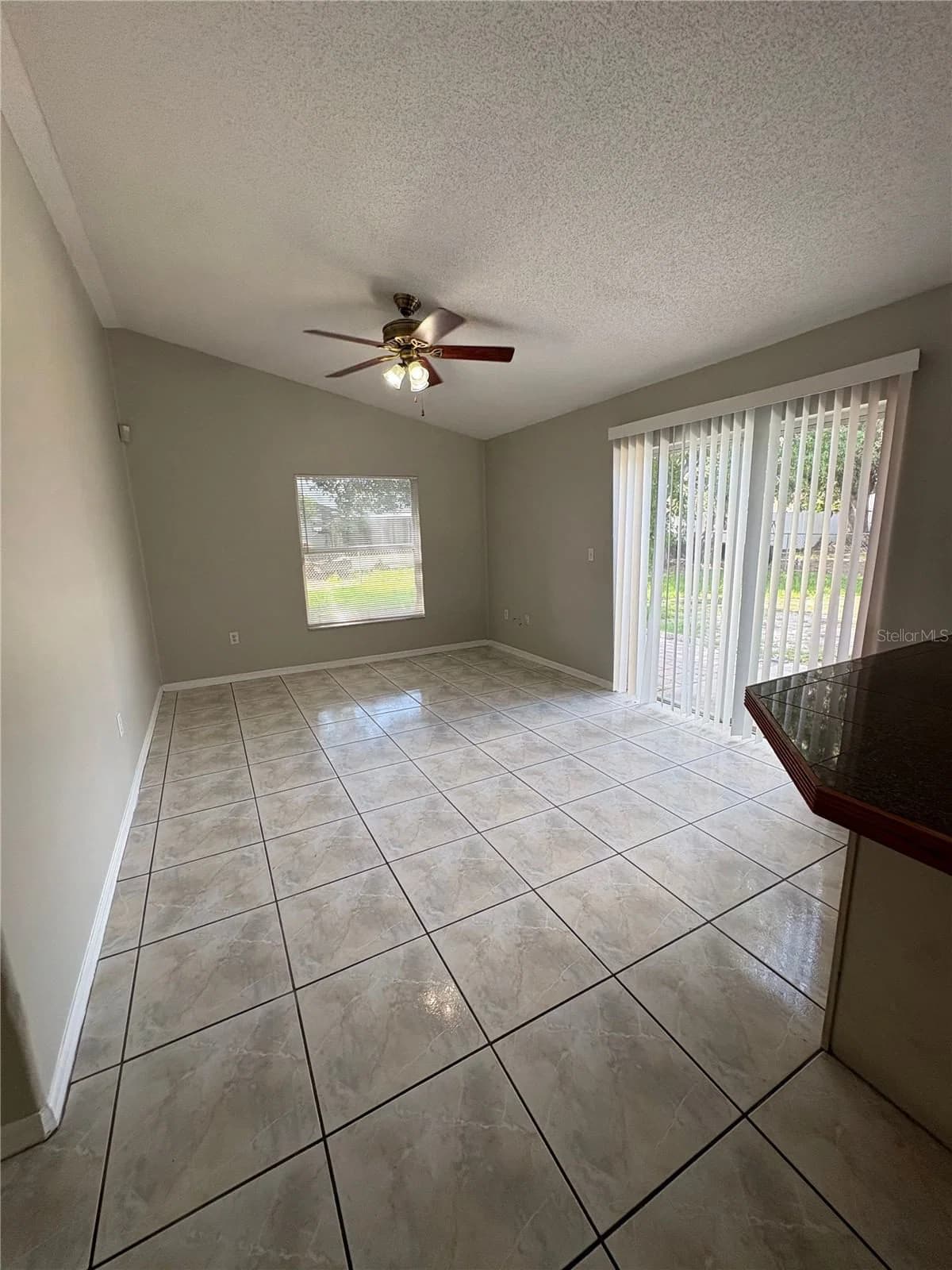 305 COLONADE 5