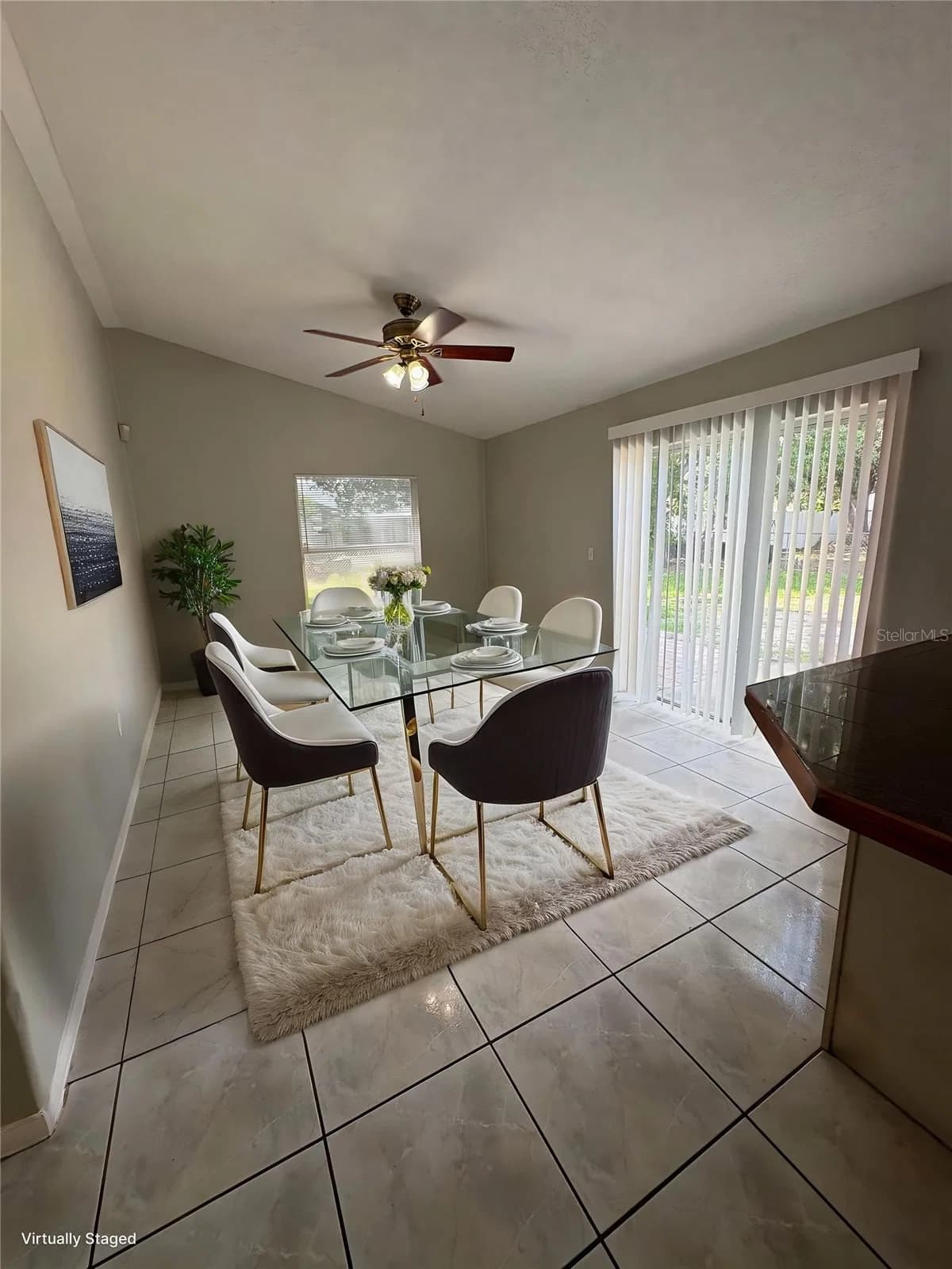 305 COLONADE 4