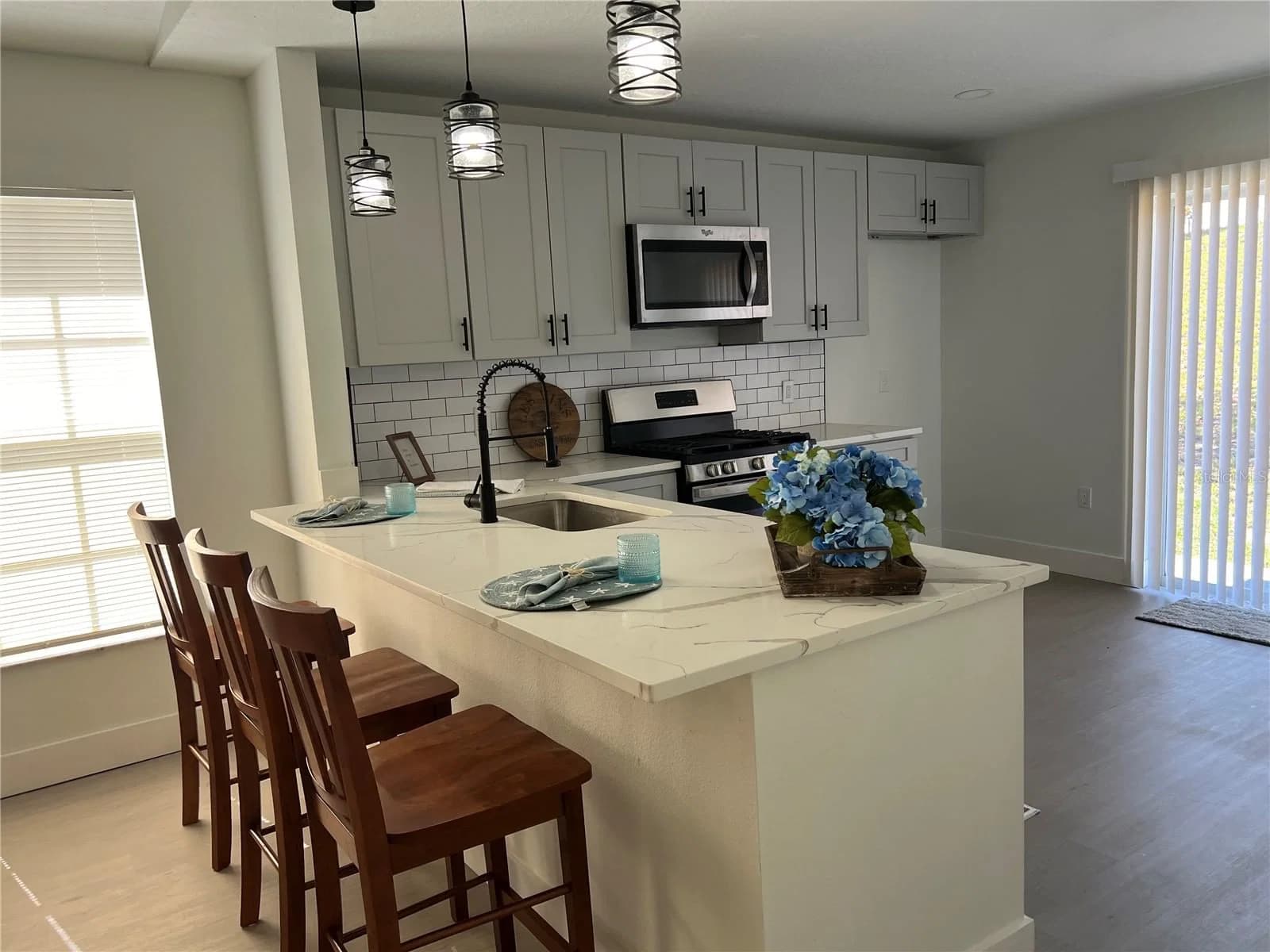 207 HIGH RIDGE 3