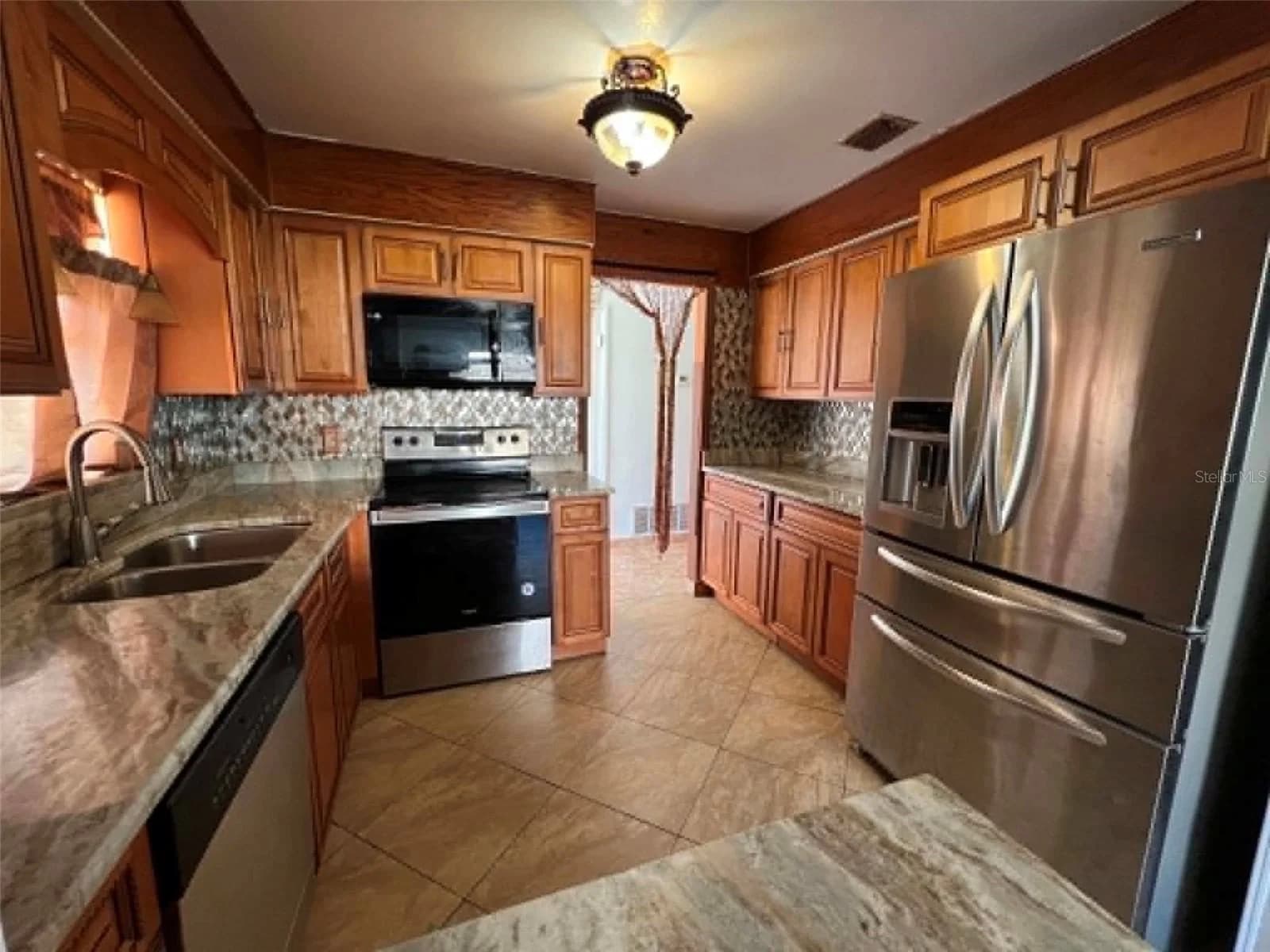 4826 INDIALANTIC, Orlando, FL 32808 2