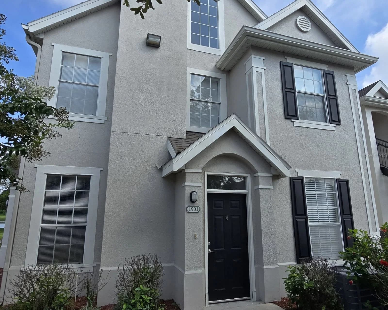 9013 LEE VISTA 2