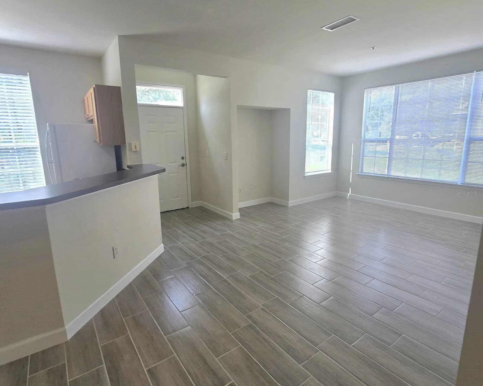 9013 LEE VISTA 4