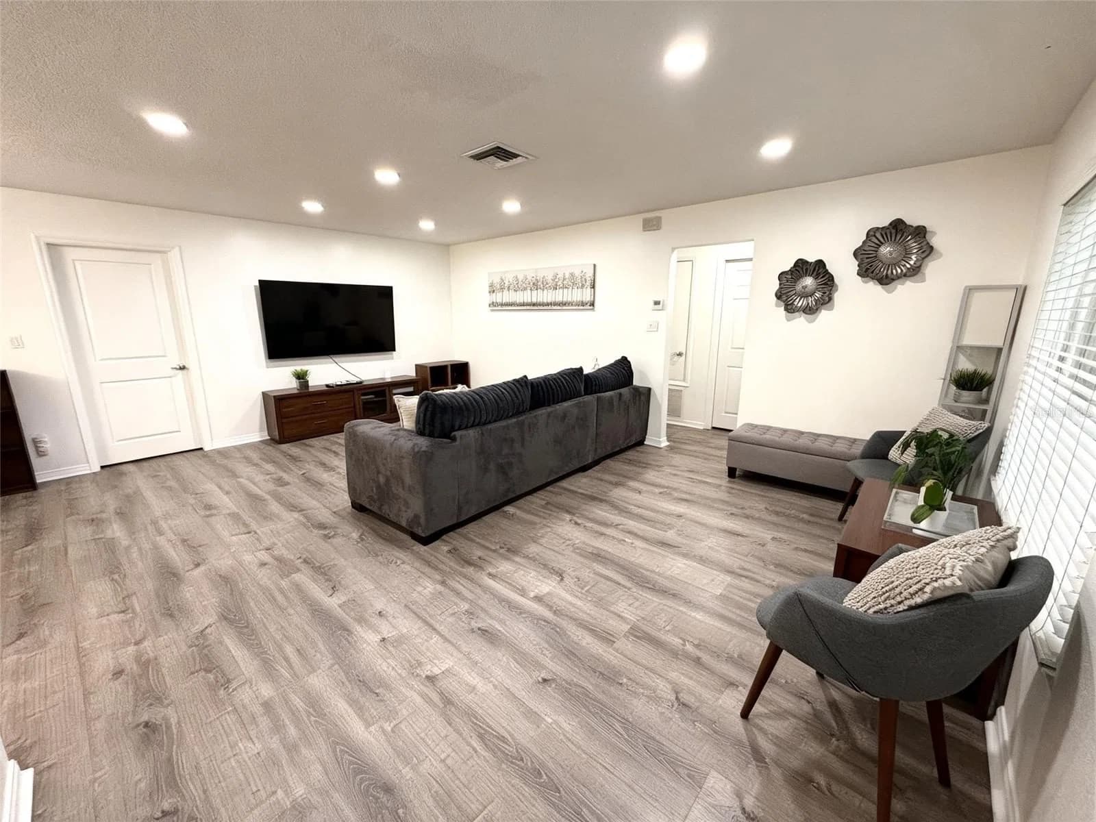 5115 GATEWAY Avenue, Orlando, FL 32821 3