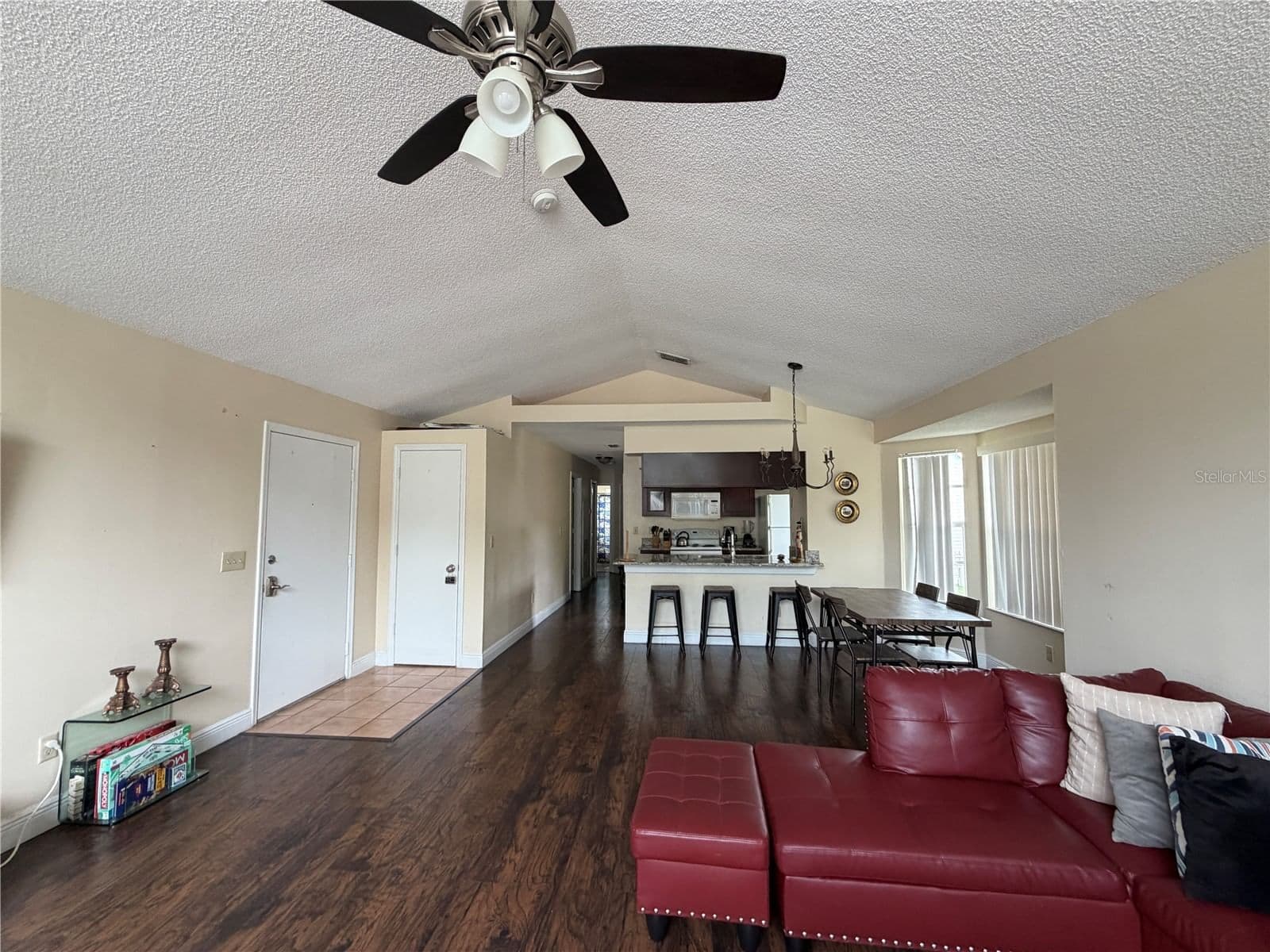 2040 ROYAL BAY 4