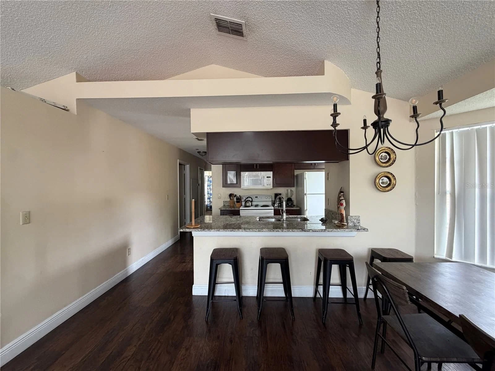 2040 ROYAL BAY 5