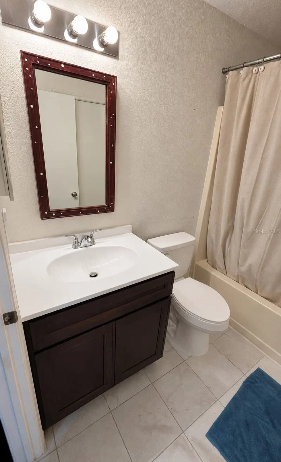 3200 QUEEN PALMS 3