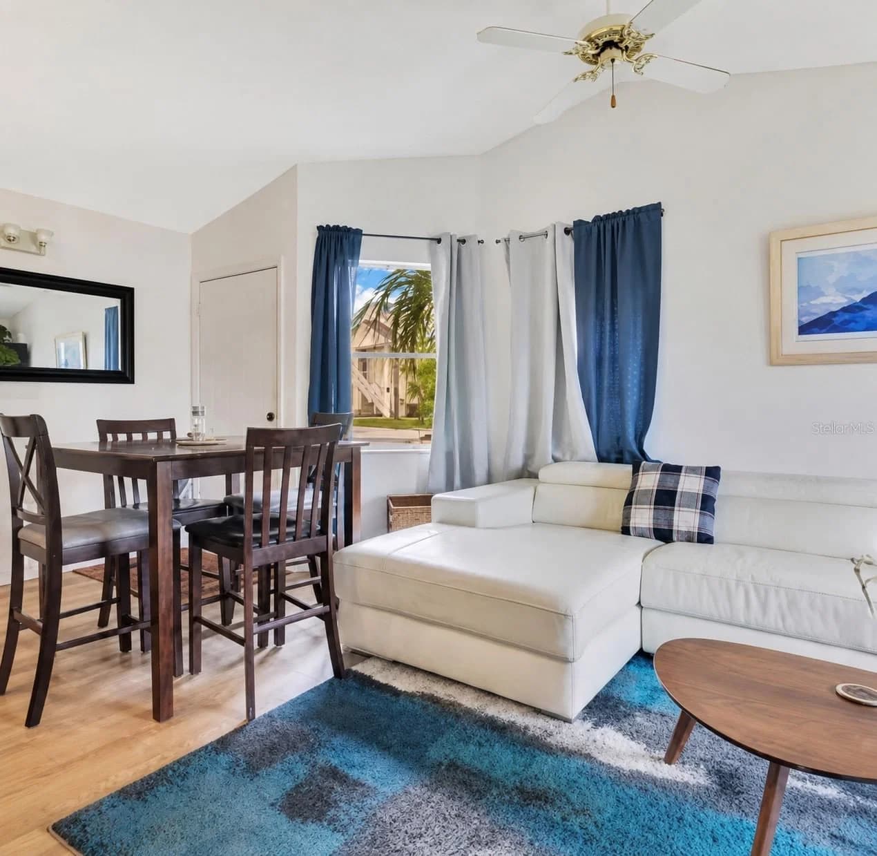3200 QUEEN PALMS 5