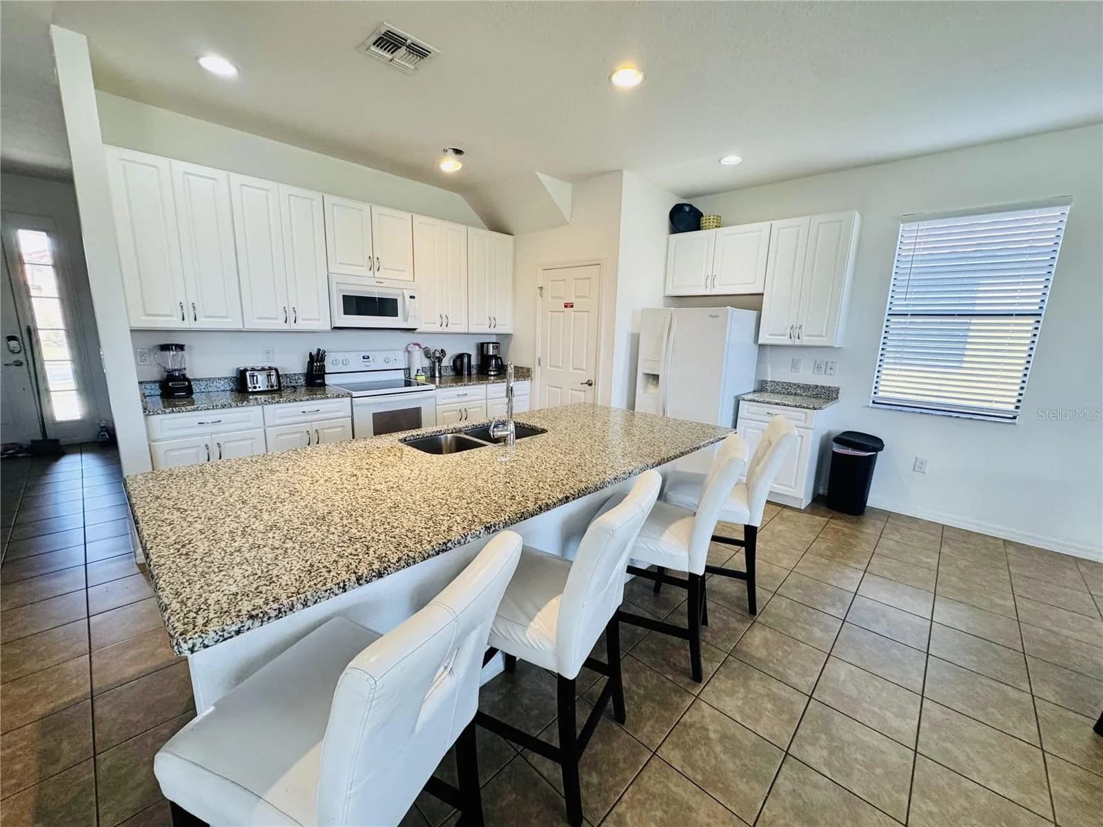 2586 ROSEMONT 5
