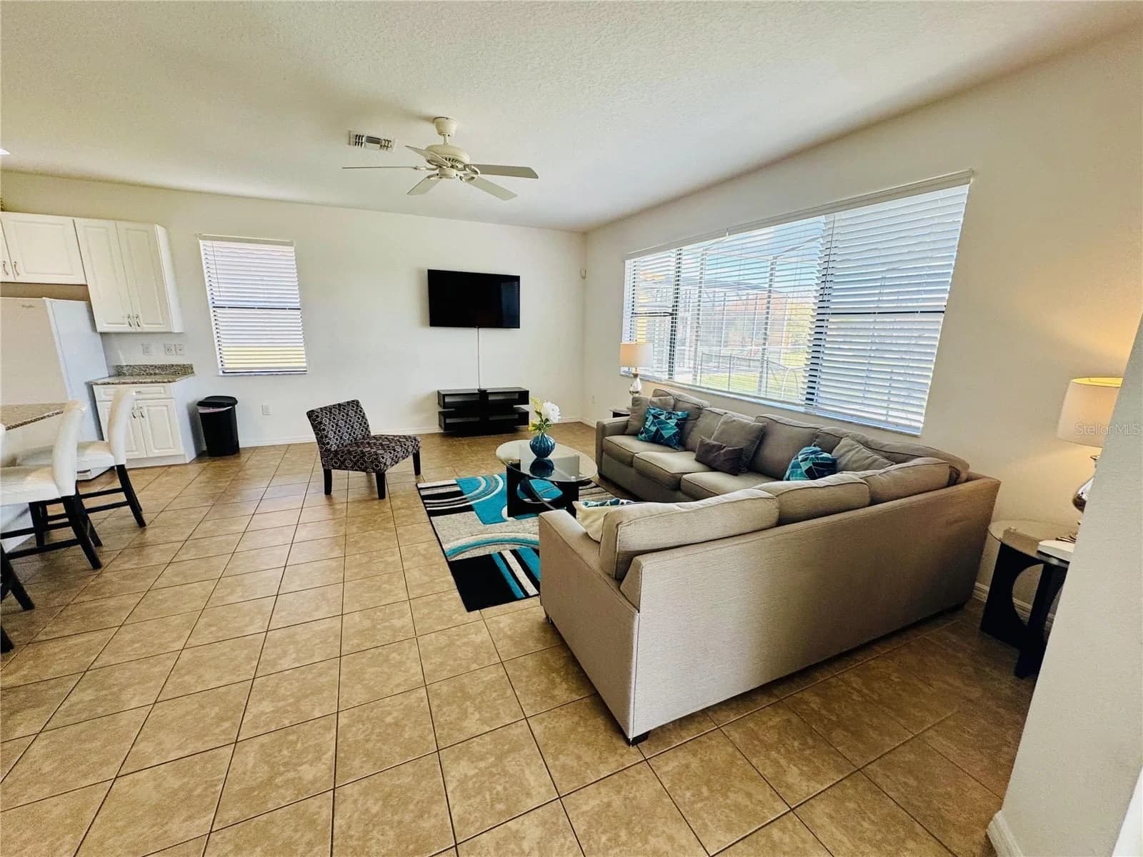 2586 ROSEMONT 2