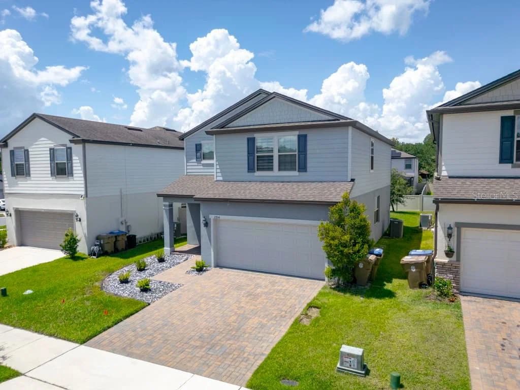 2704 VISTA VERDE 4