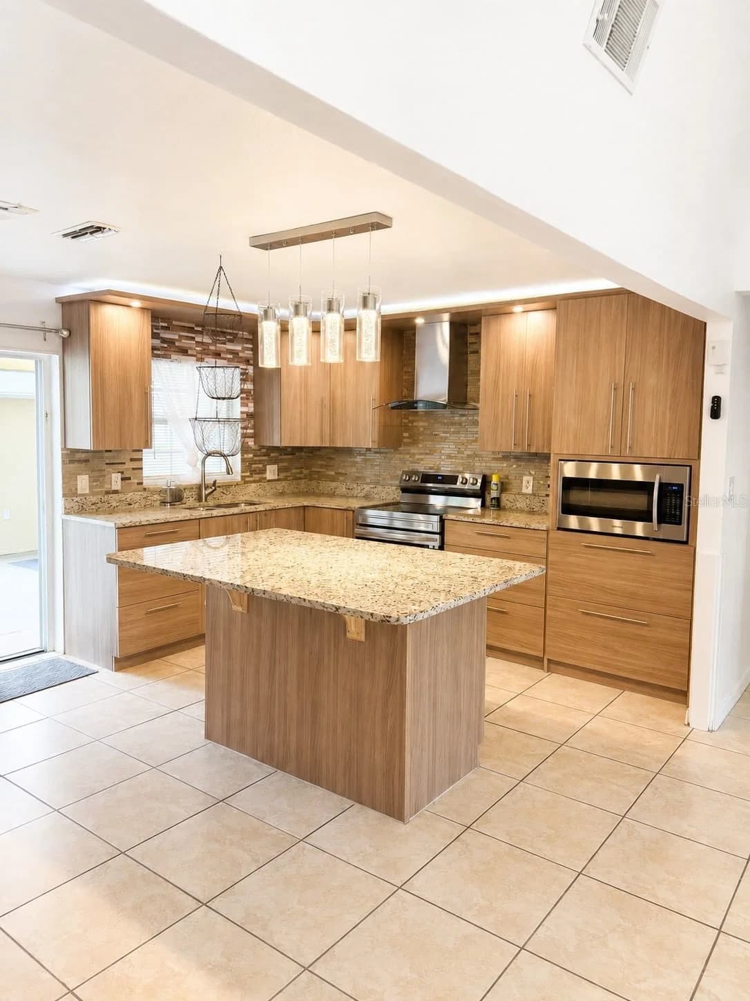101 GARDENIA RD 4