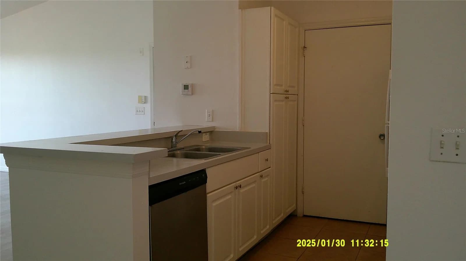 5548 METROWEST Boulevard #306 4