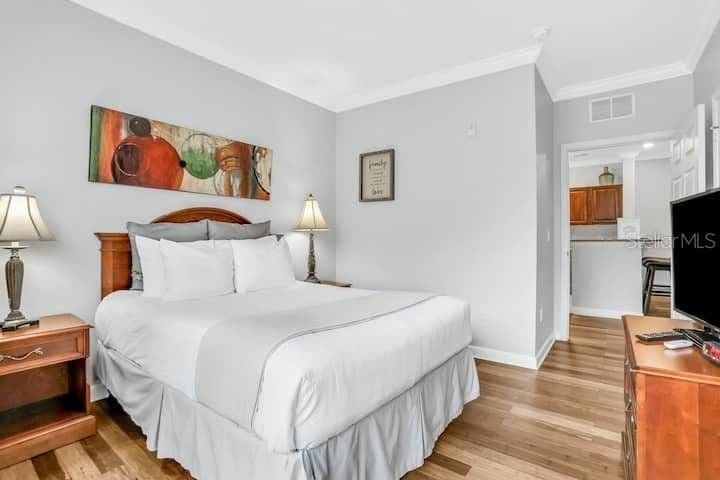 1301 TUSCAN 4