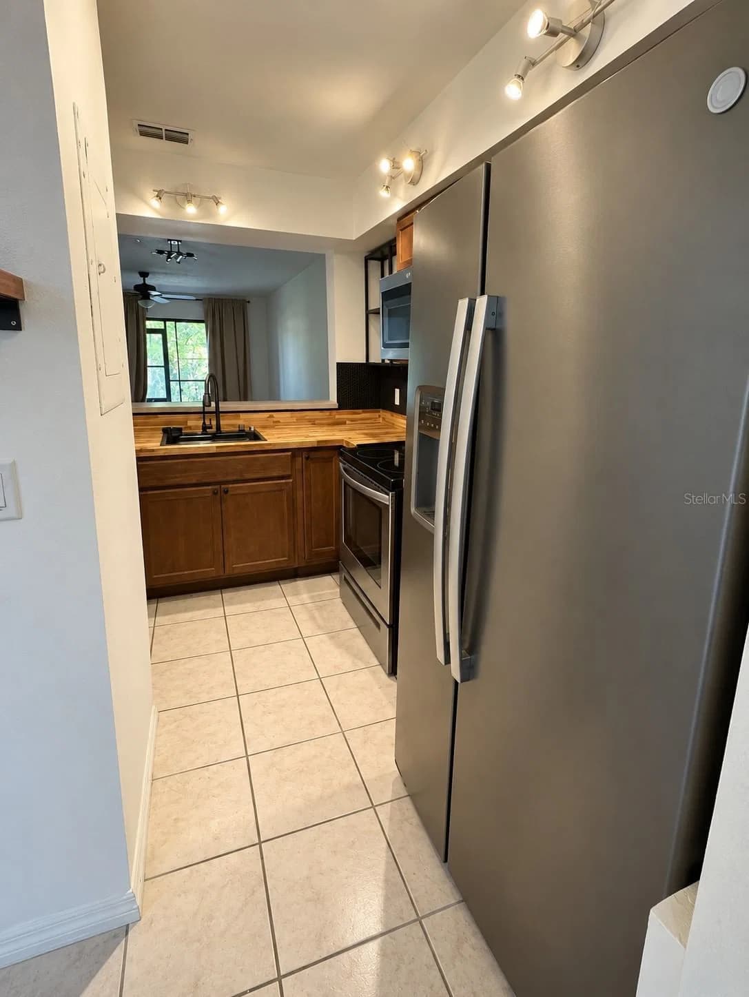 2900 SEMORAN Boulevard #B1 4
