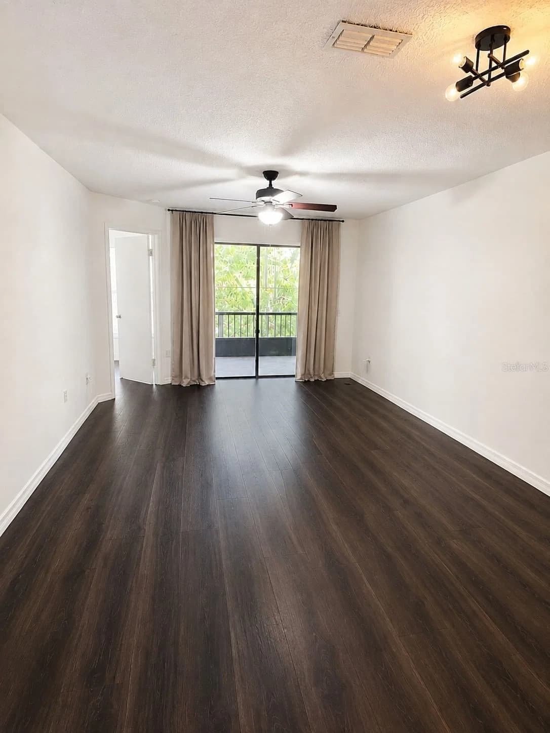 2900 SEMORAN Boulevard #B1 5