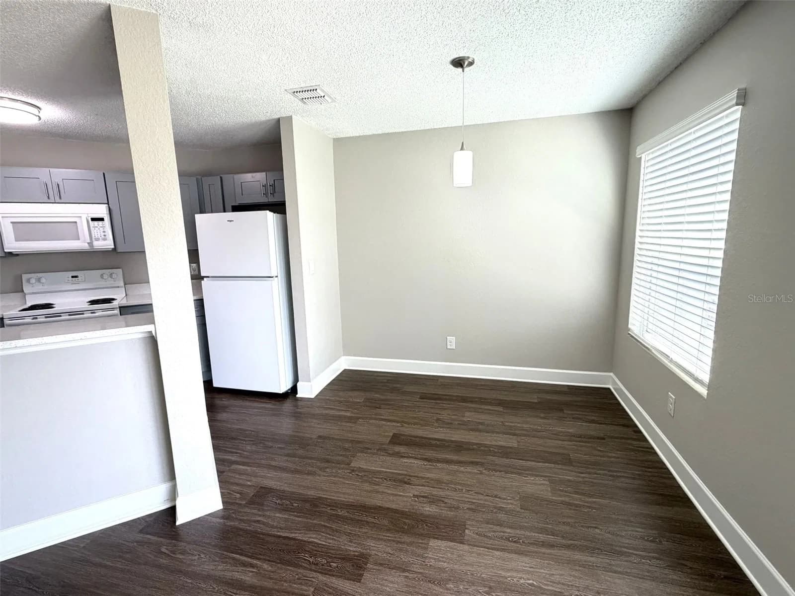 2524 WOODGATE Boulevard #102 4