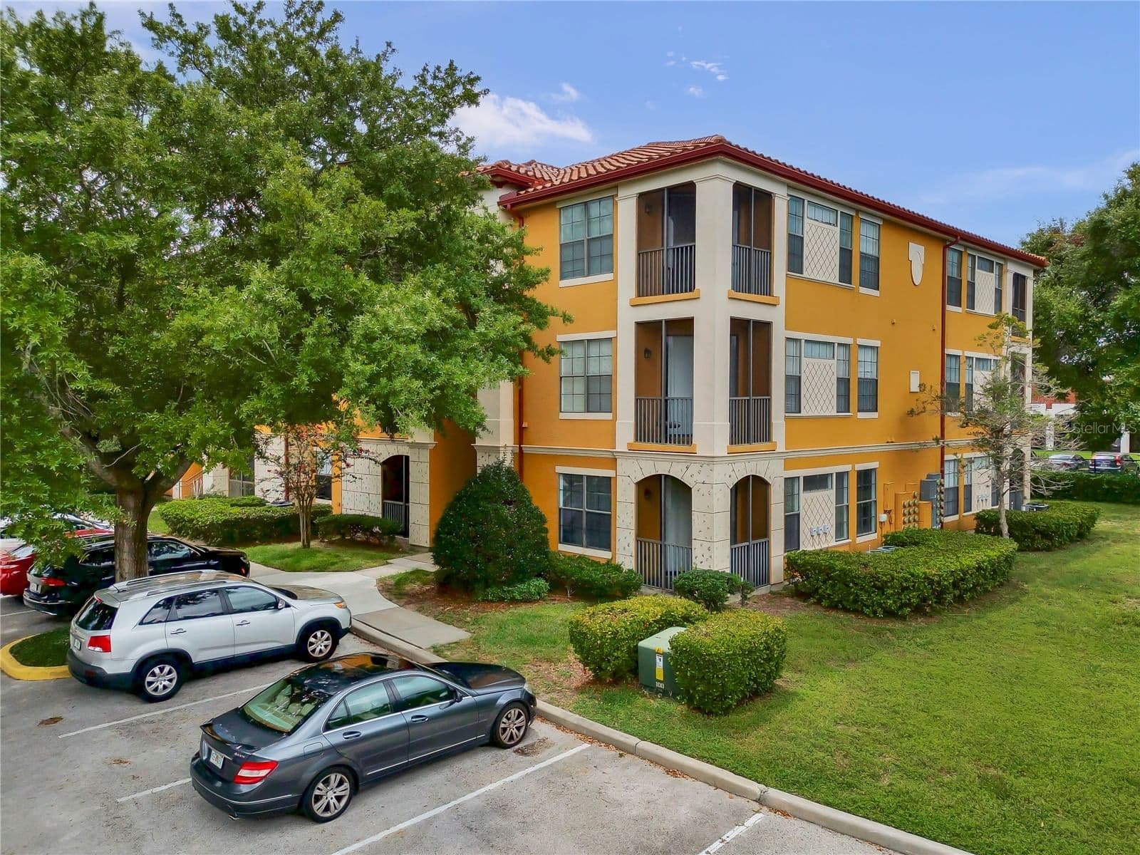 6171 METROWEST Boulevard #107 4