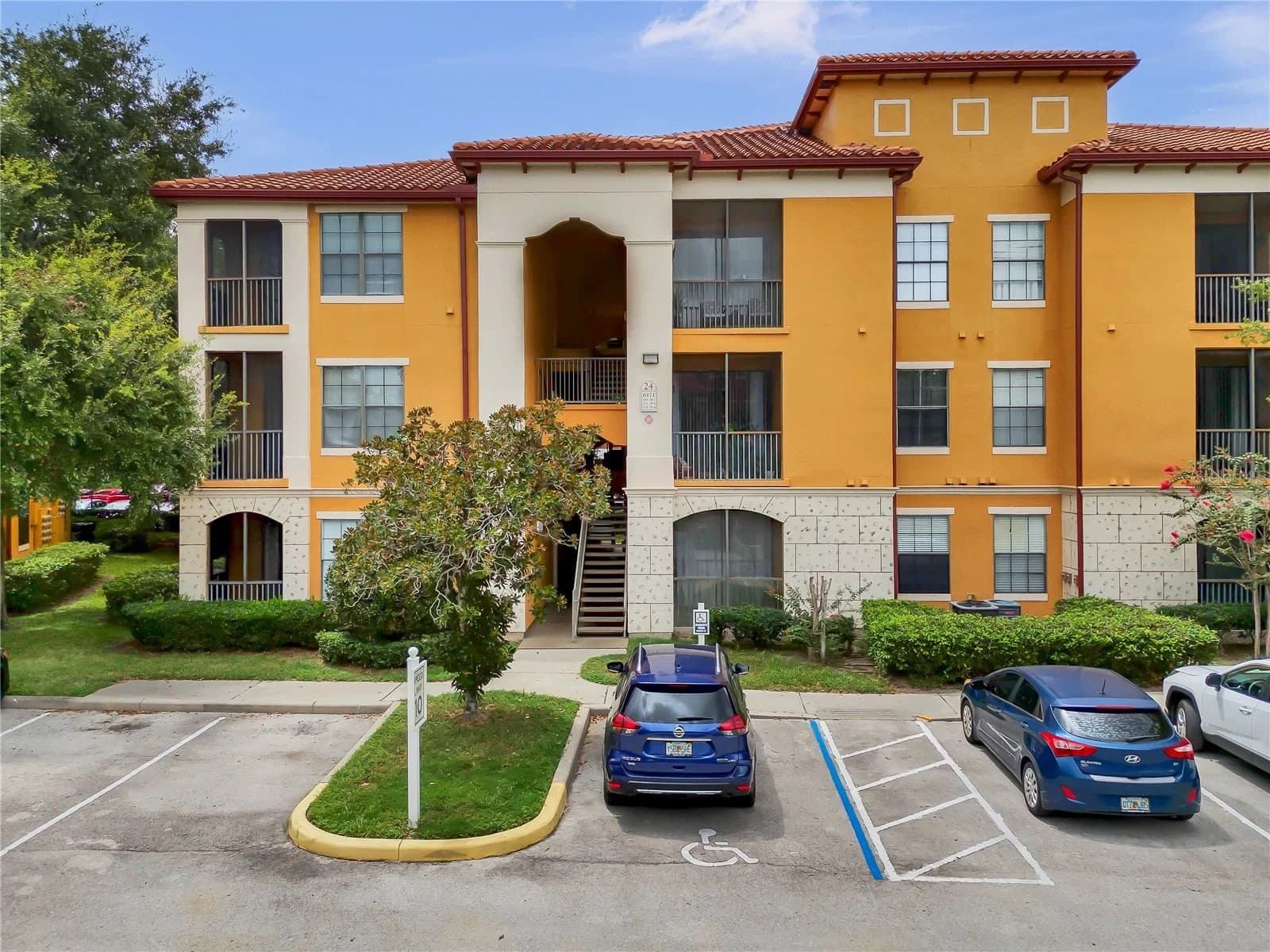 6171 METROWEST Boulevard #107 5