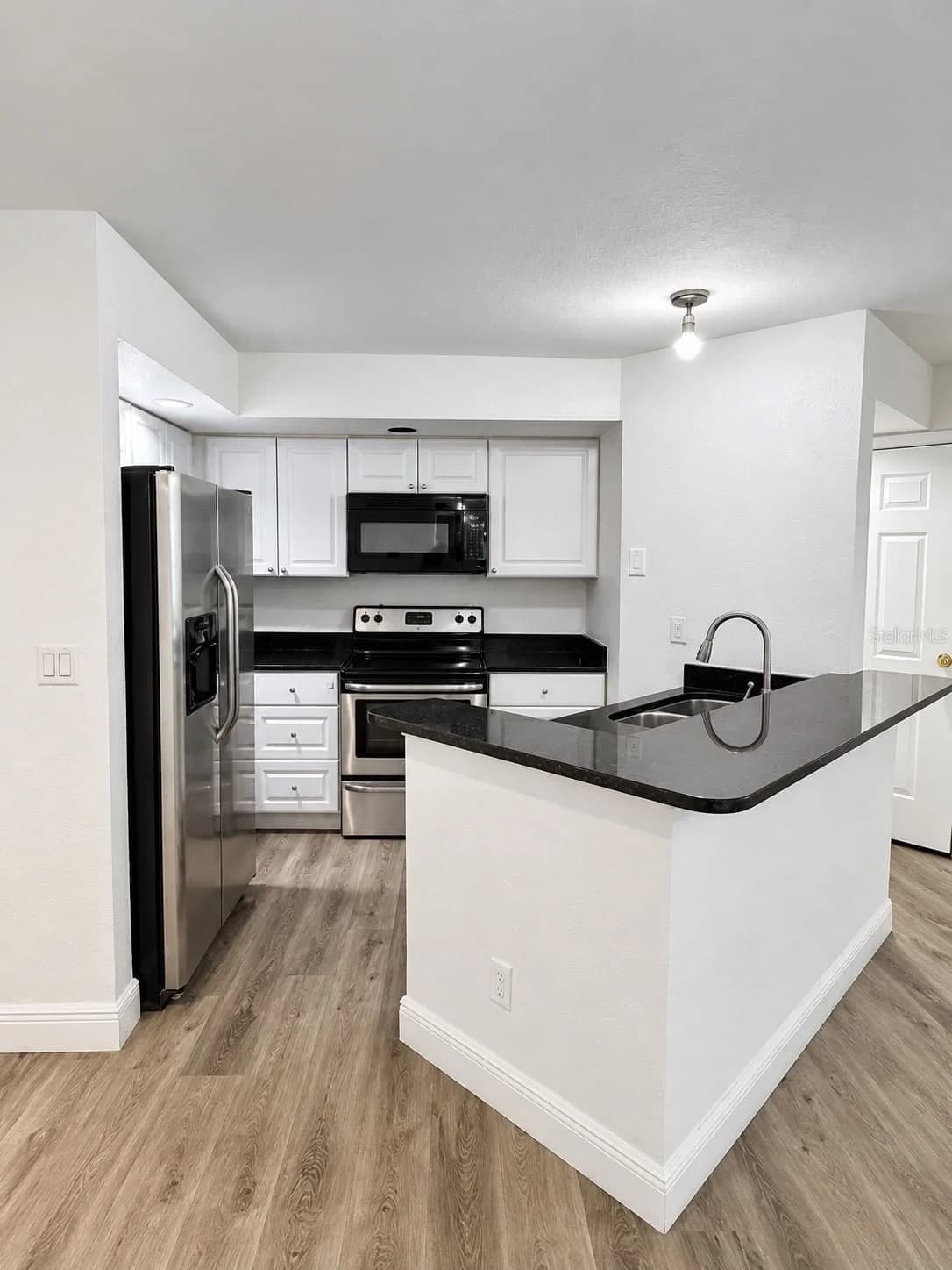 4572 COMMANDER Drive #1211, Orlando, FL 32822 2