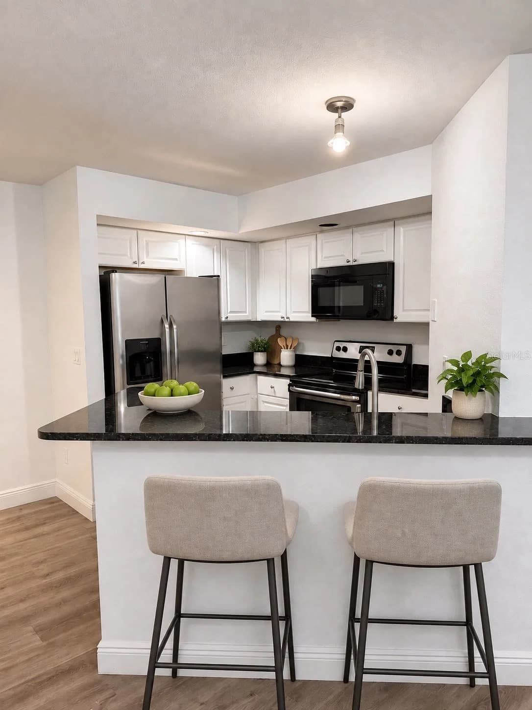 4572 COMMANDER Drive #1211, Orlando, FL 32822 3