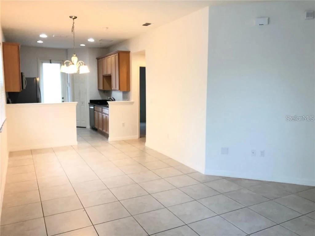 10044 HARTFORD MAROON Road 5