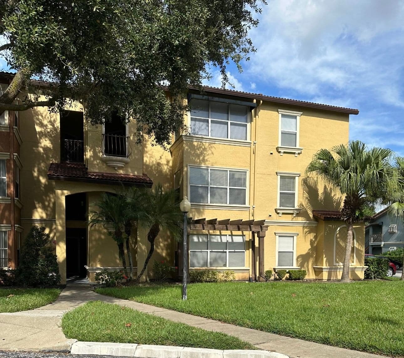 5124 CONROY Road #18, Orlando, FL 32811
