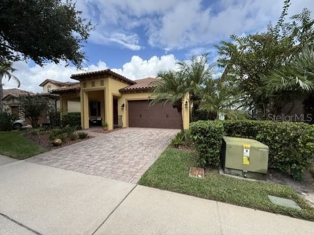 8427 PRESTBURY Drive, Orlando, FL 32832 2