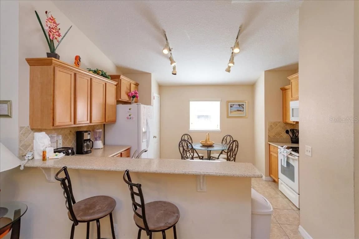 2005 ROYAL RIDGE DR 4