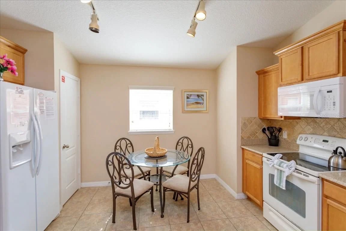 2005 ROYAL RIDGE DR 5