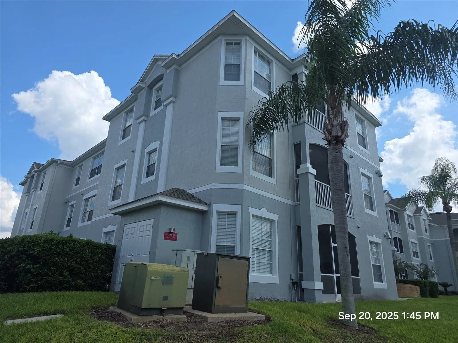 2307 SILVER PALM DR #202 4