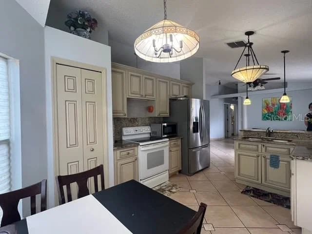 4125 HAMPSHIRE VILLAGE Court 5