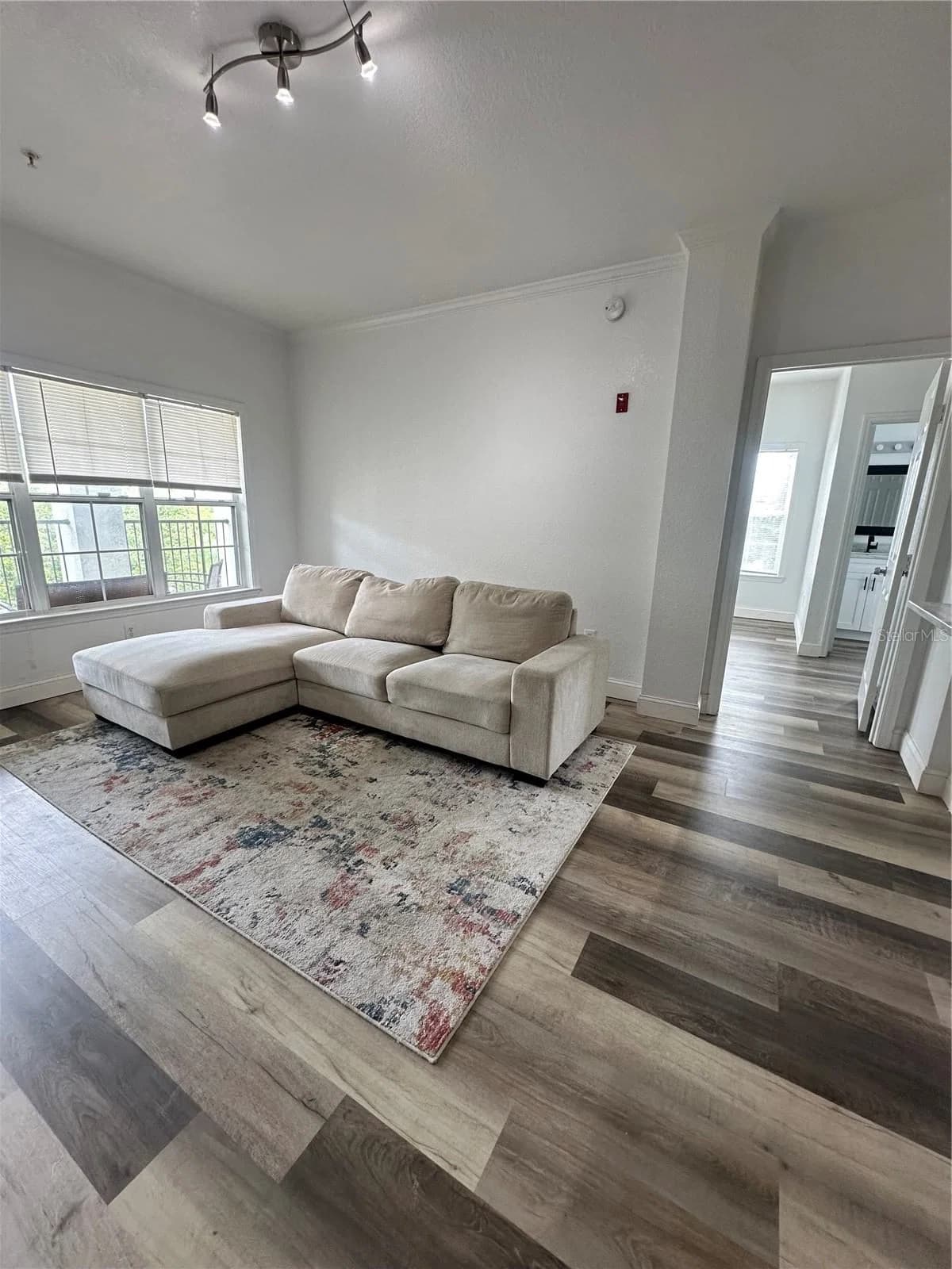 3713 CONROY 4