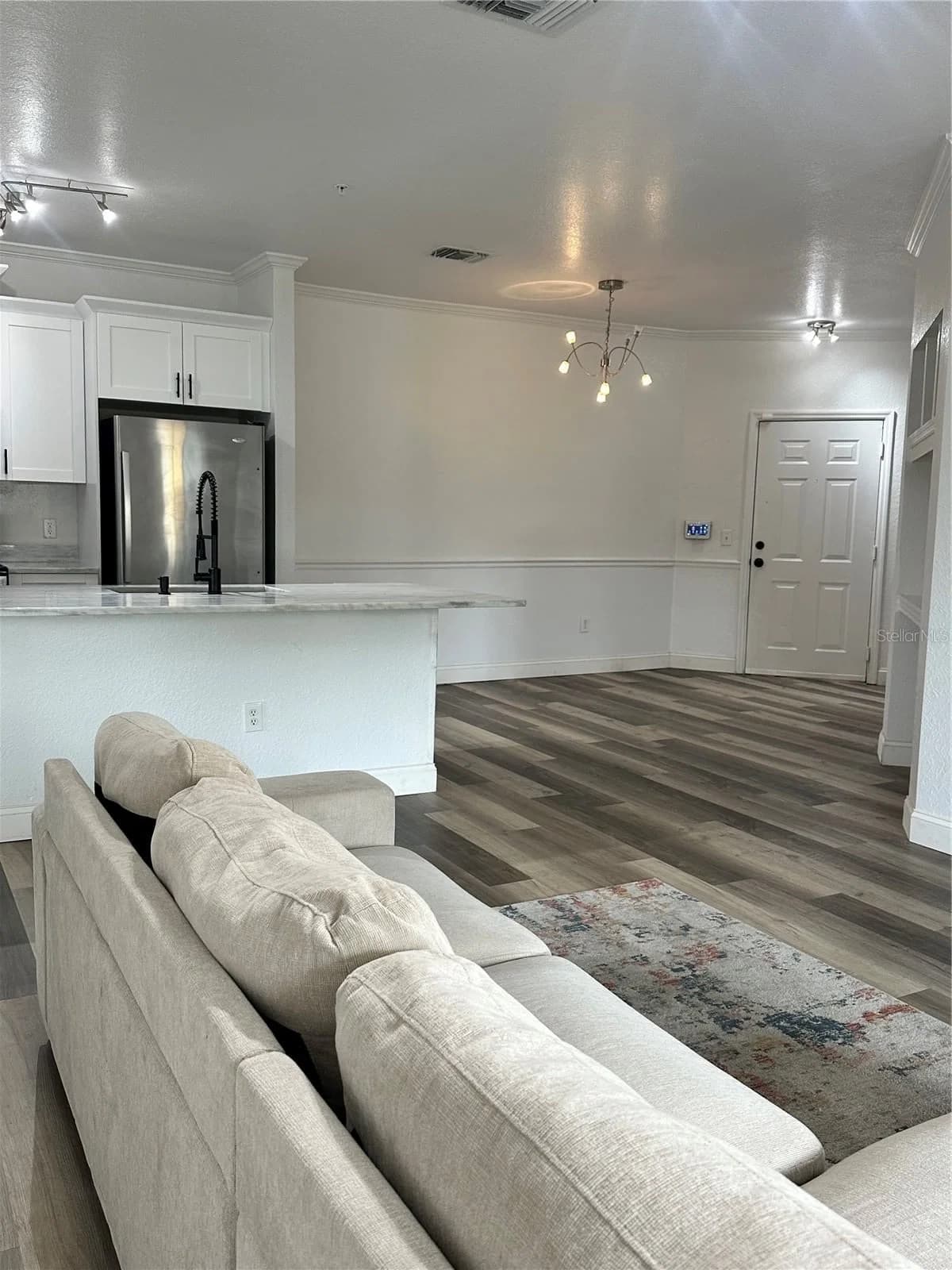 3713 CONROY 5