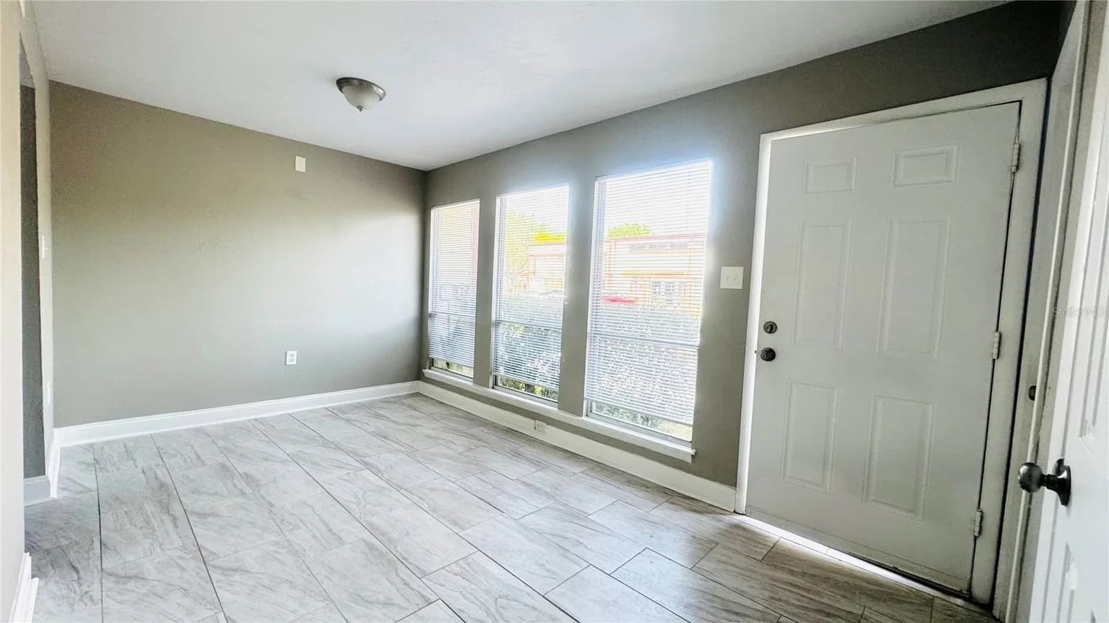 4016 WOODFERN 4
