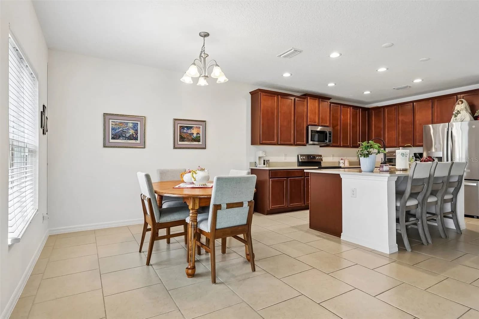 833 AVENAL 5