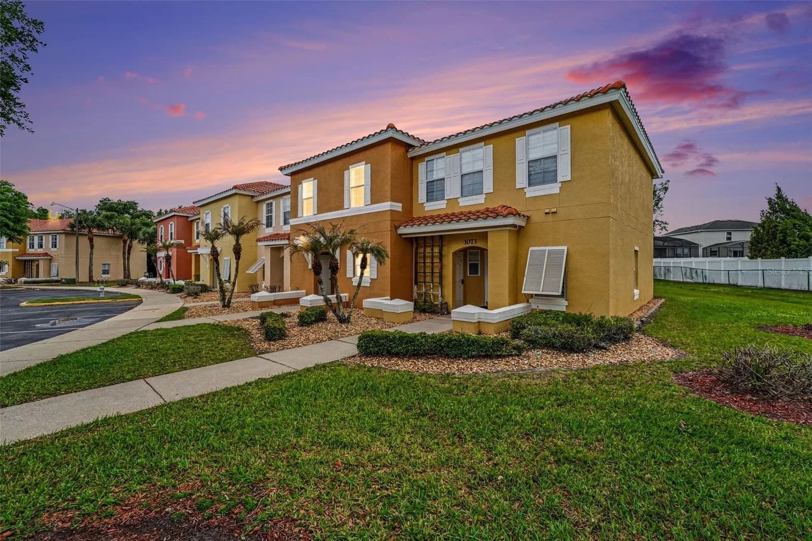 1077 PARK RIDGE 3