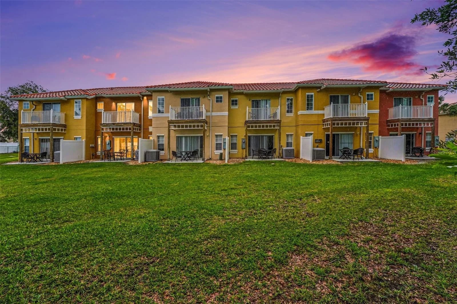 1077 PARK RIDGE 4