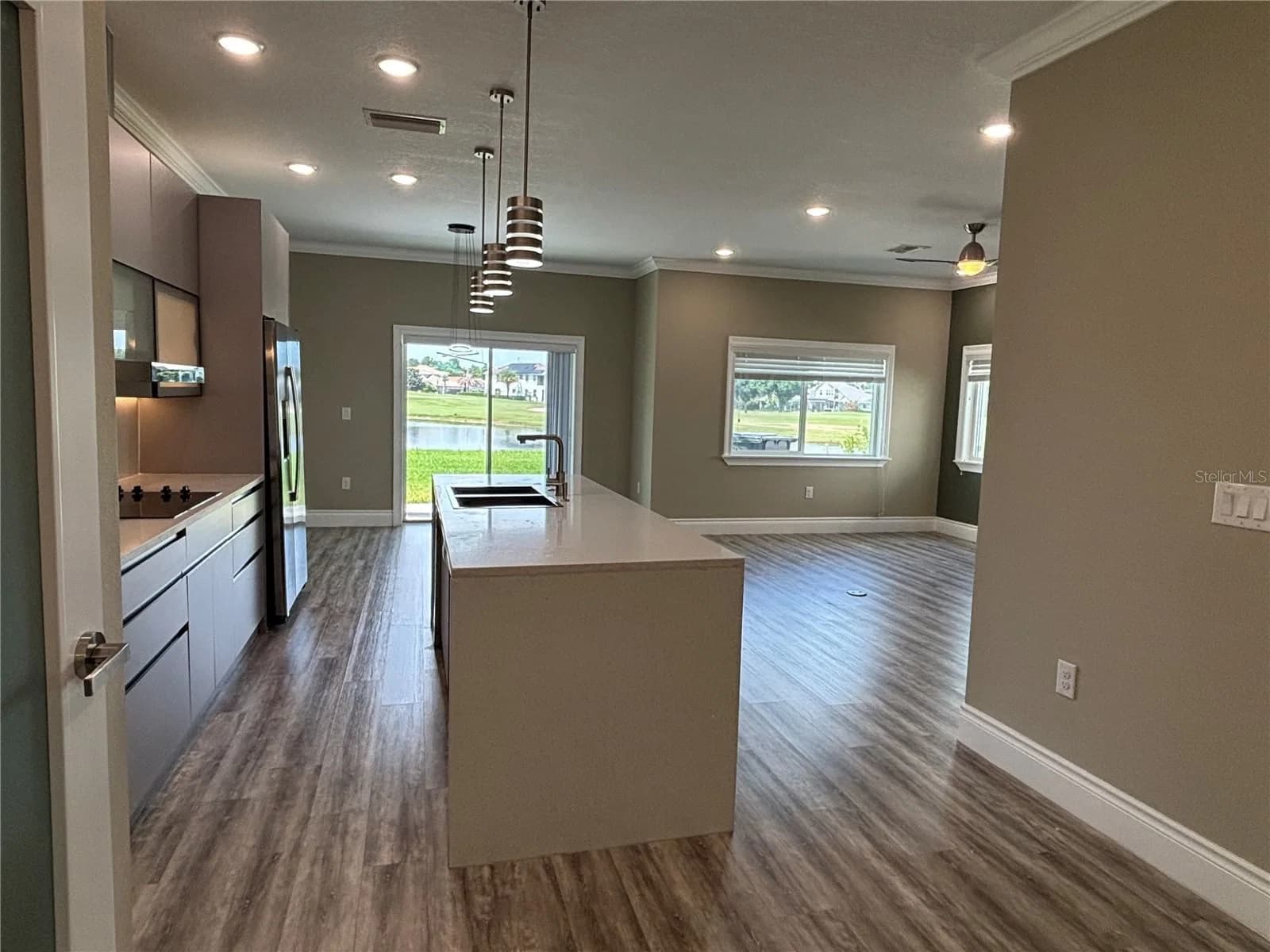 2049 GREENBRIAR 5